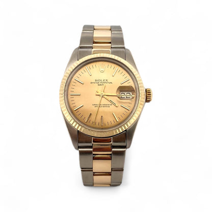 Reloj Rolex Oyster&nbsp; Perpetual Date con esfera de 36mm. Realizado en acero y oro amarillo de 18kt.
Marca: Rolex
Modelo: Oyster Perpetual Date
Año: Finales de los 70 aproximadamente
Caja: 36 mm, acero/oro amarillo
Movimiento: Automático
Pulsera: Acero/Oro amarillo, Oyster cierre desplegabe
Esfera: Champagne, sin cifras
Relojes Rolex de segunda mano baratos en Barcelona. relojes de alta gama al mejor precio.