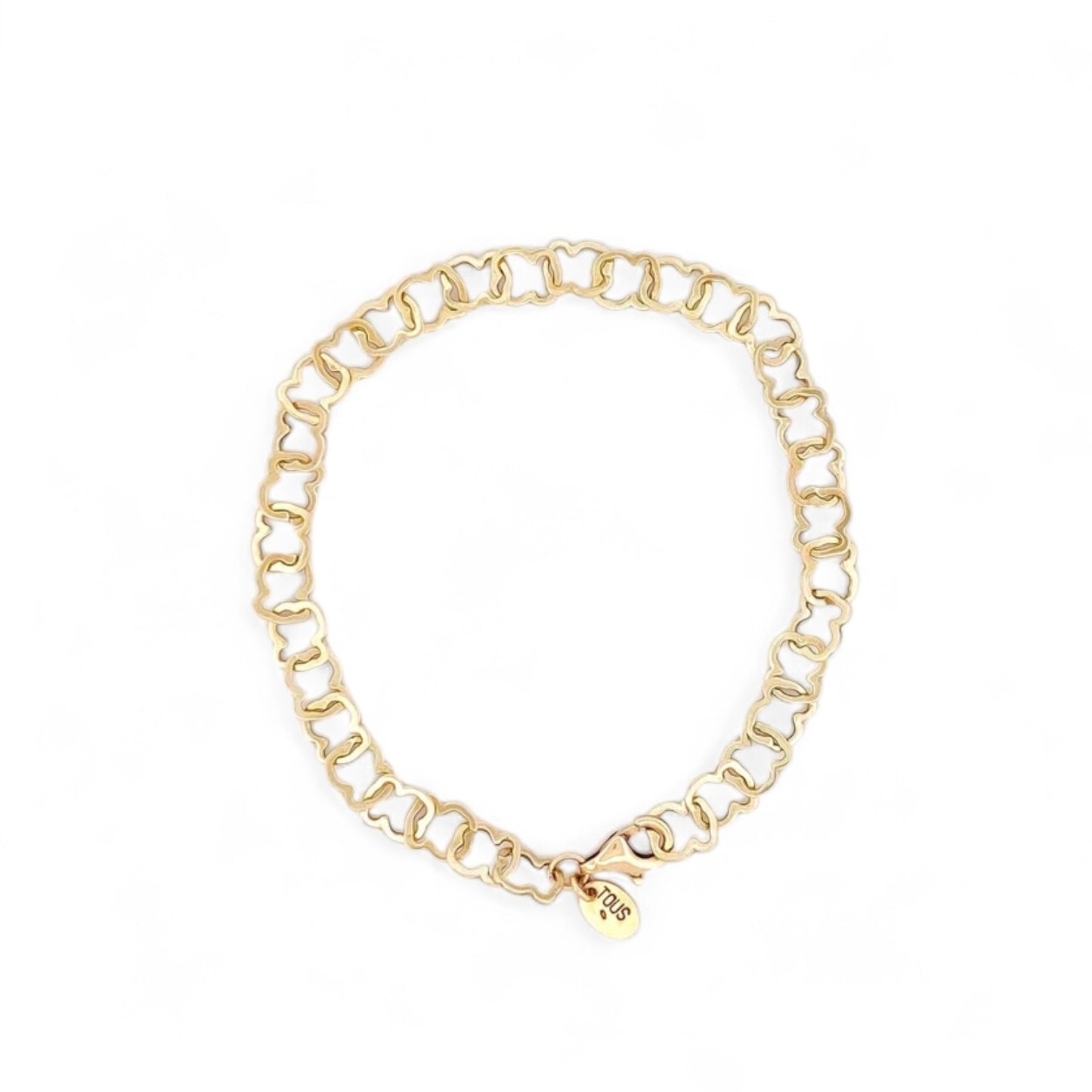 Pulsera original de Tous con cadena de Oro de 18kt con forma del icónico osito de la marca y cierre tipo mosquetón. La pulsera mide 19cm y los ositos 5,73mm. Esta pieza ha sido restaurada en nuestro taller de Barcelona. Compro Oro al mejor precio, joyería segunda mano Barcelona, diseño y transformación de joyas.