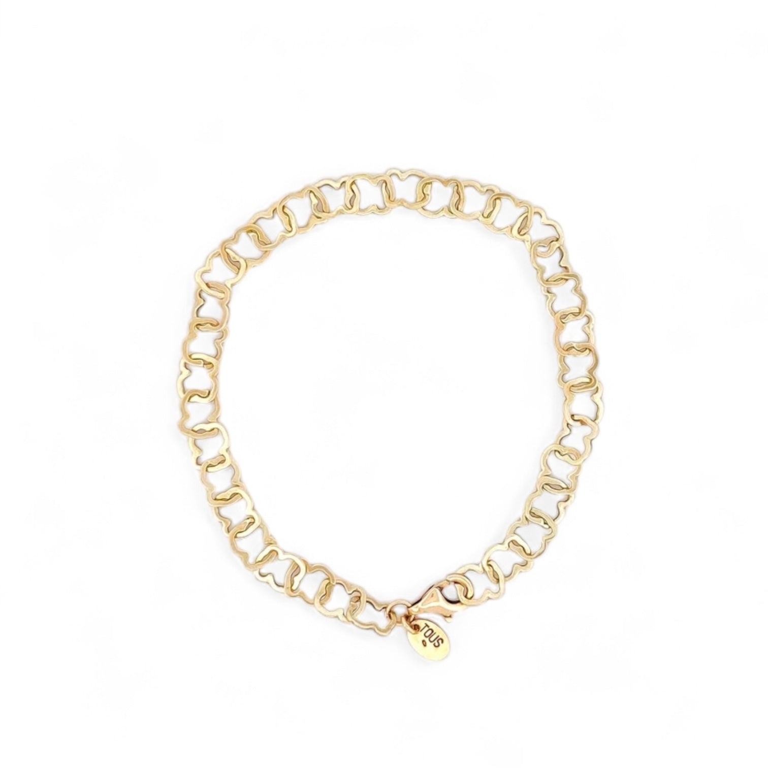 Pulsera original de Tous con cadena de Oro de 18kt con forma del icónico osito de la marca y cierre tipo mosquetón. La pulsera mide 19cm y los ositos 5,73mm. Esta pieza ha sido restaurada en nuestro taller de Barcelona. Compro Oro al mejor precio, joyería segunda mano Barcelona, diseño y transformación de joyas.
