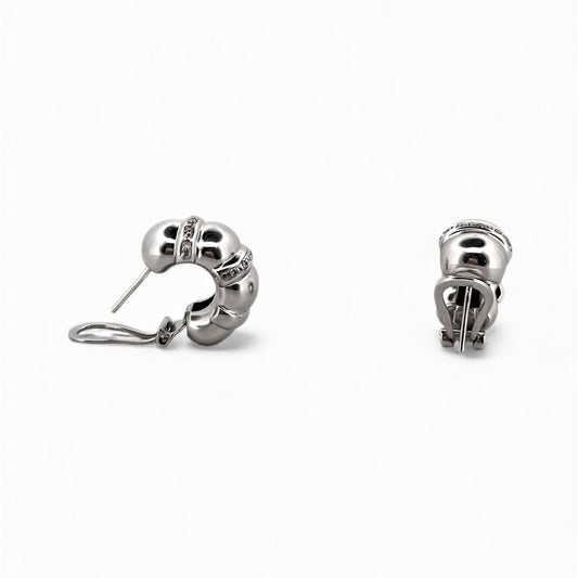 Comprar pendientes de oro blanco de 18kt con diamantes. Cierre tipo omega. Pendientes de segunda mano. Joyas con diamantes baratas. Joyería Ian'Or.