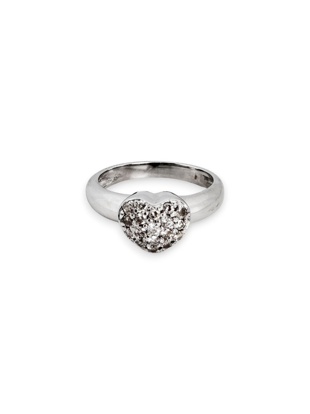 13741GM - Sortija de oro blanco con pavé de diamantes en forma de corazón
