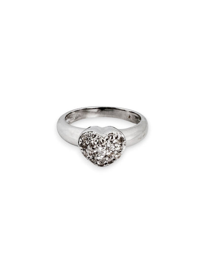 13741GM - Sortija de oro blanco con pavé de diamantes en forma de corazón