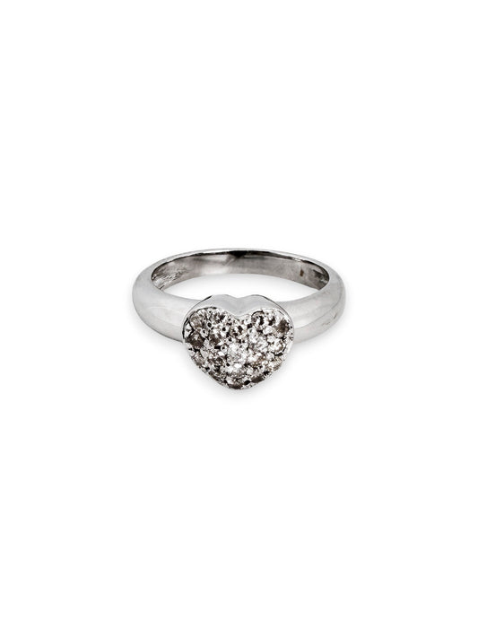 13741GM - Sortija de oro blanco con pavé de diamantes en forma de corazón