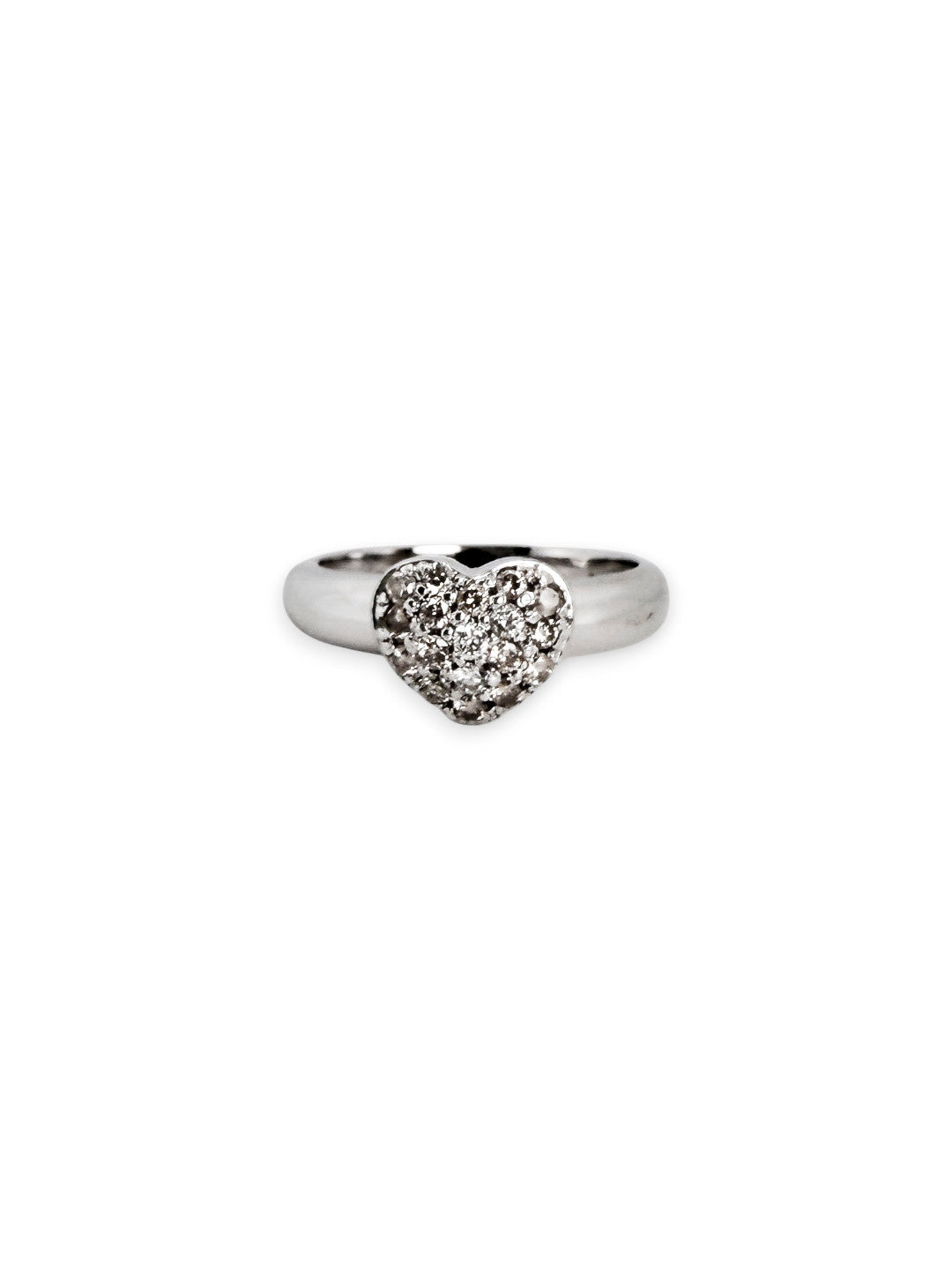 13741GM - Sortija de oro blanco con pavé de diamantes en forma de corazón