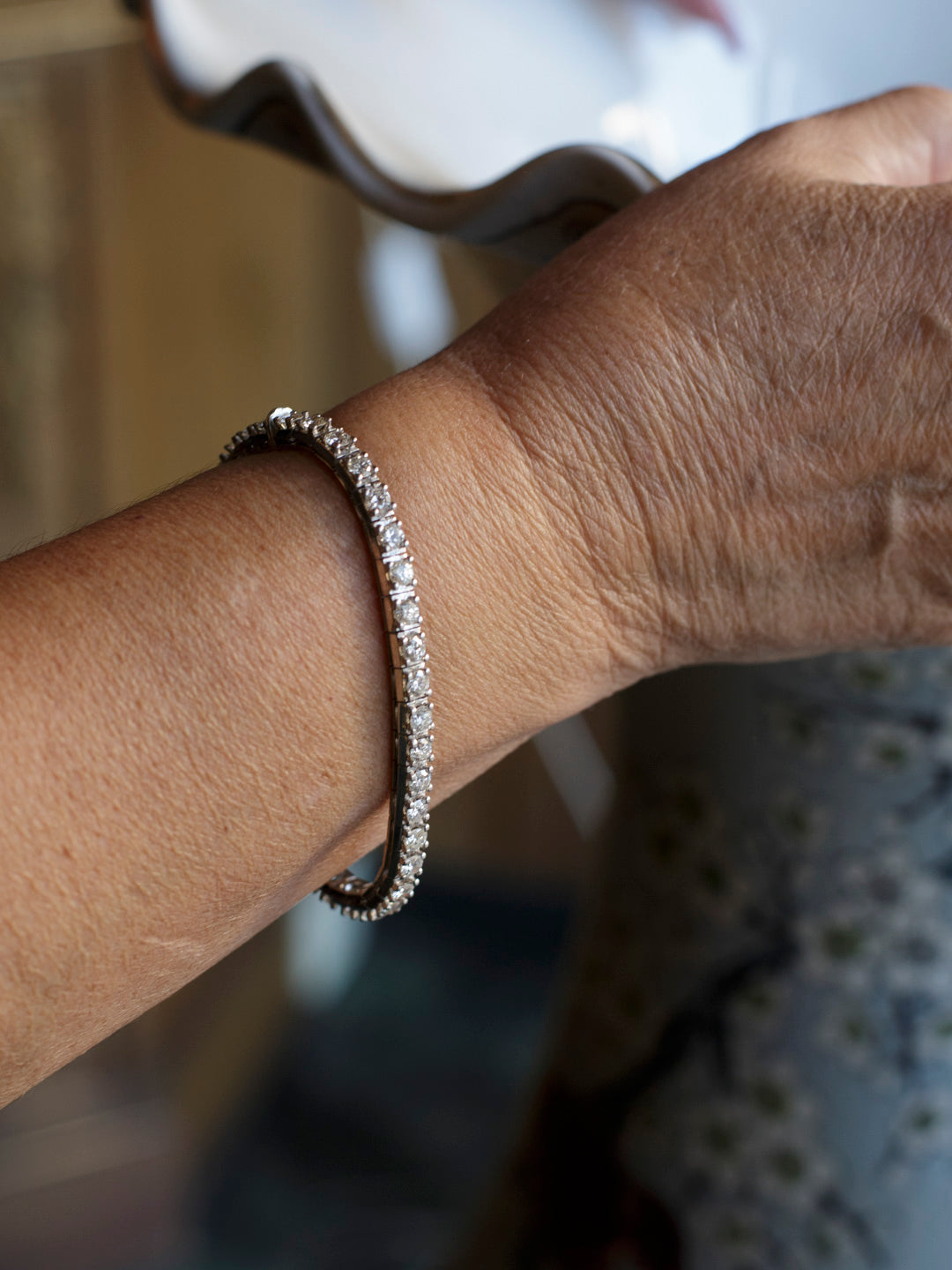 Espectacular Pulsera Riviere realizada en oro blanco de 18kt con 39 diamantes. Una preciosa joya con más de 8,50ct quilates. Medidas: 19cm y cierre de cajón.