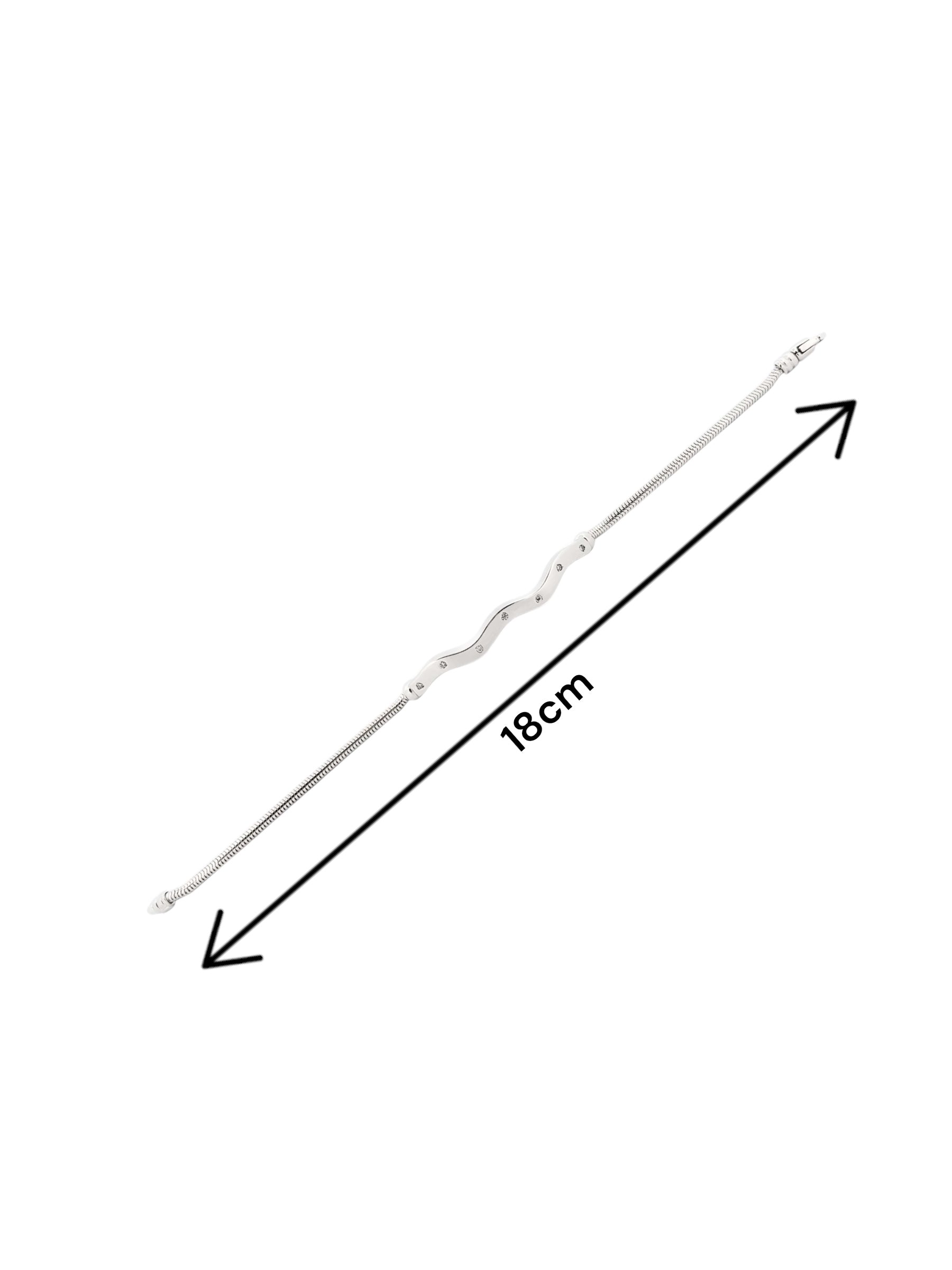 Pulsera semirrígida de oro blanco de 18kt con cadena tipo serpiente y placa irregular con 7 diamantes integrados. Esta pulsera dispone de cierre tipo mosquetón. Cierre de cajón. Compro Oro al mejor precio, joyería segunda mano Barcelona, diseño y transformación de joyas.