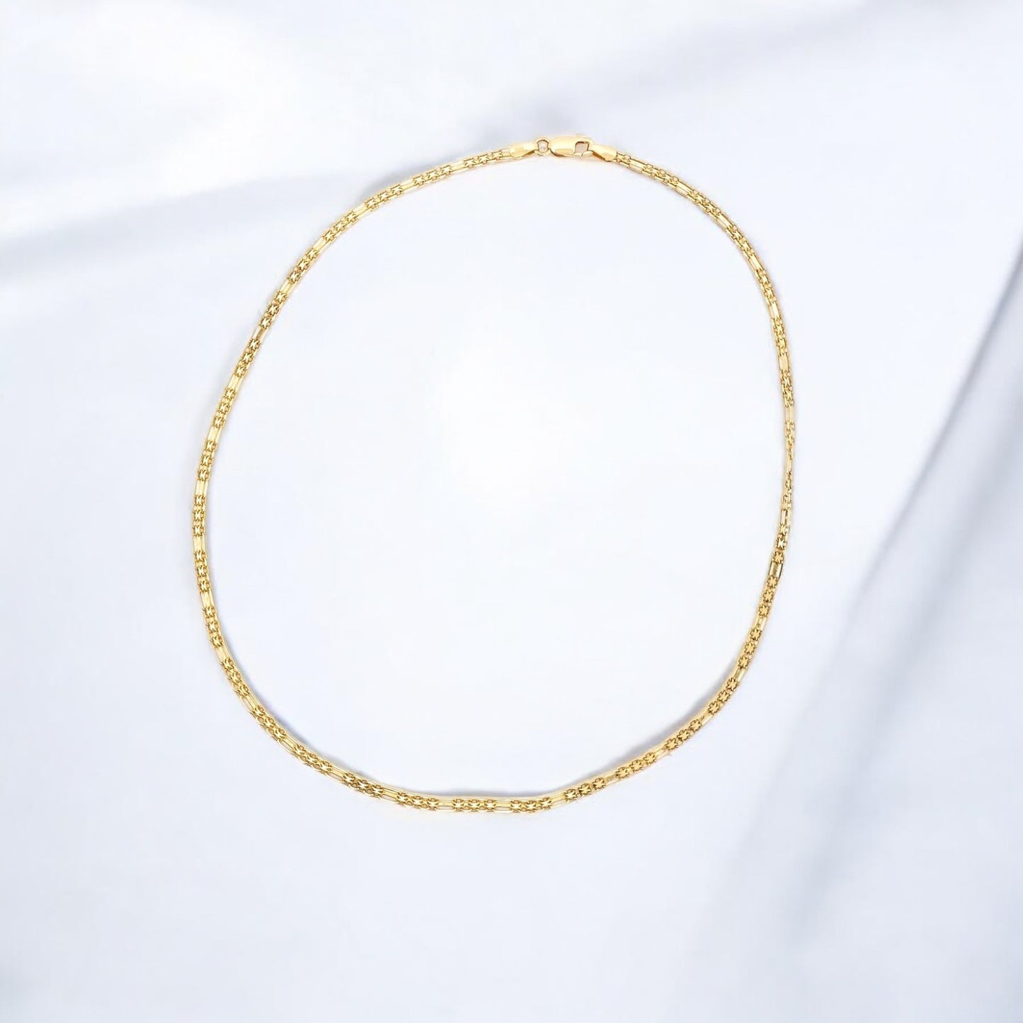 Comprar collar de oro amarillo de 18kt con cadena tipo Bismark combinada con un cierre tipo mosquetón. Medida: 40,7cm largo. Joyas de segunda mano en Barcelona.