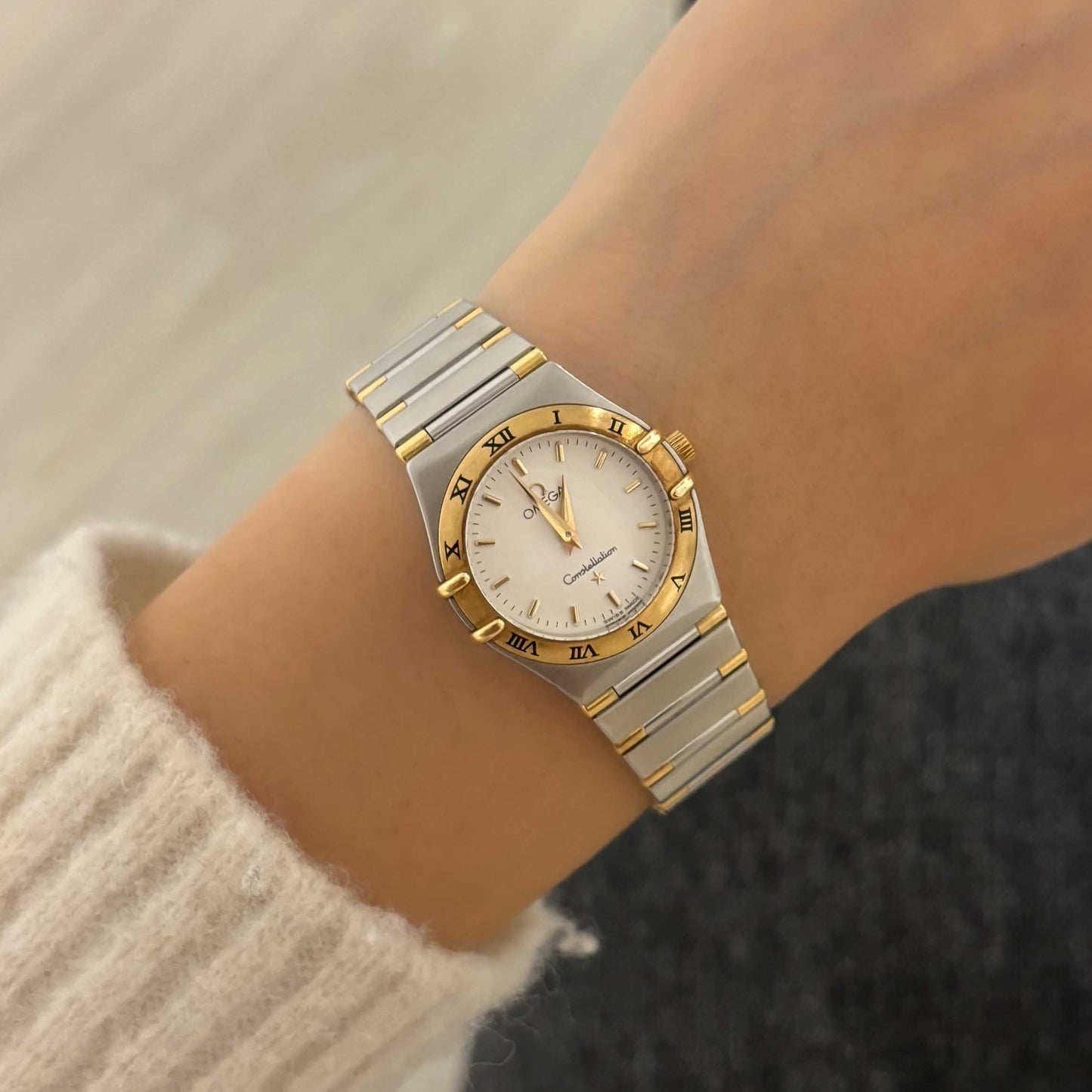 Clásico reloj vintage Omega Constellation de Mujer con esfera de 25mm. Realizado en acero y oro amarillo de 18kt.
Relojes Omega de segunda mano baratos en Barcelona. relojes de alta gama al mejor precio.