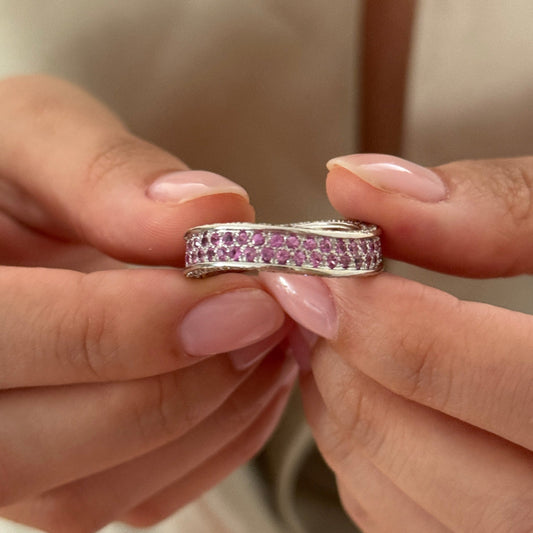 Anillo realizado en oro blanco de 18kt con 72 diamantes talla brillante y 74 zafiros rosas talla brillante. Joyas baratas. Envío gratuito. Anillos con diamantes