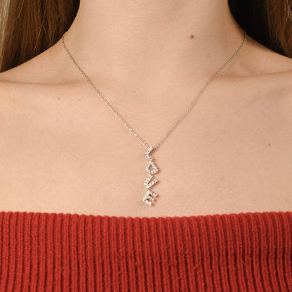 Comprar collar en oro blanco de 18kt compuesto por cadena y colgante LOVE con 34 diamantes talla brillante. Cierre tipo mosquetón. Joyería Compro Oro Barcelona.