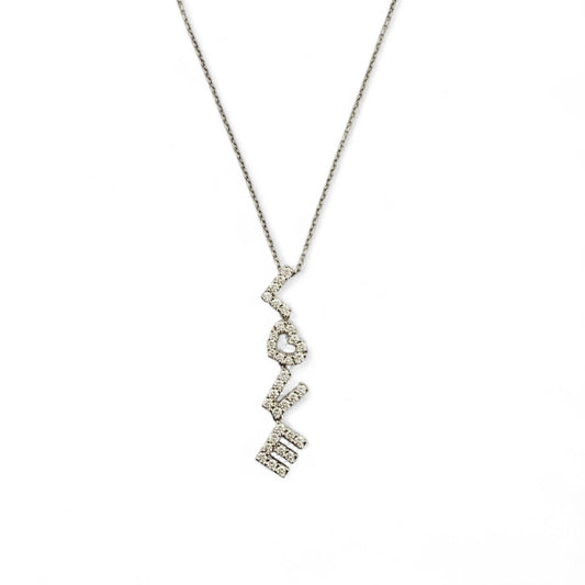 Comprar collar en oro blanco de 18kt compuesto por cadena y colgante LOVE con 34 diamantes talla brillante. Cierre tipo mosquetón. Joyería Compro Oro Barcelona.