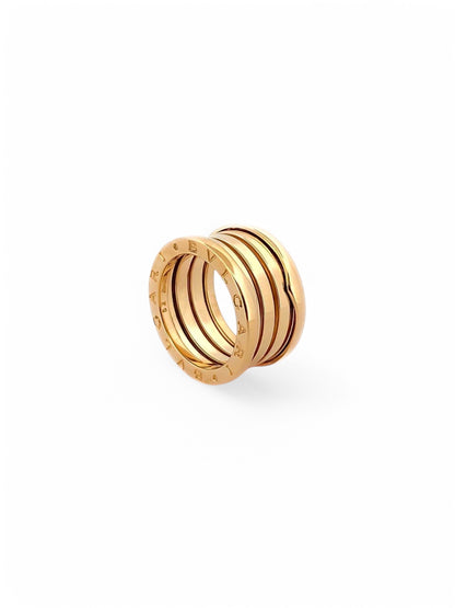 Anillo original B.zero1 de 4 bandas de la prestigiosa casa Bvlgari, realizado en Oro amarillo de 18kt. Se entrega con su caja original y certificado de compra.
Anillos de lujo Bulgari al mejor precio, joyas de marca baratas, anillos bulgari