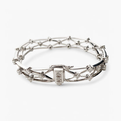 Comprar pulsera con formas geométricas realizada en oro blanco de 18kt con diamantes talla brillante. Joyas con diamantes baratas en Barcelona. Envío gratis.
