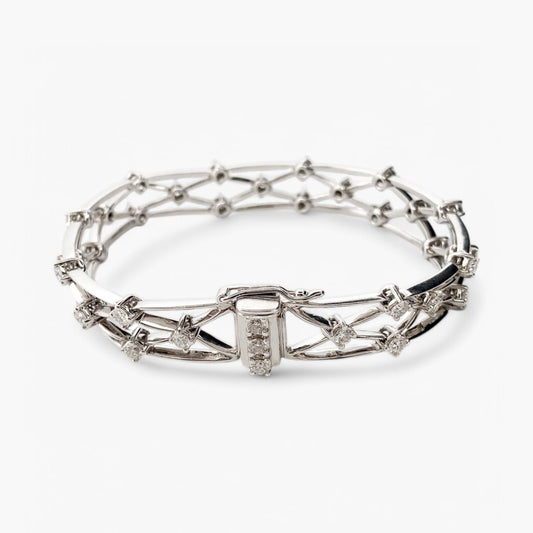 Comprar pulsera con formas geométricas realizada en oro blanco de 18kt con diamantes talla brillante. Joyas con diamantes baratas en Barcelona. Envío gratis.