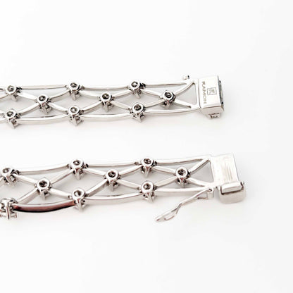 Comprar pulsera con formas geométricas realizada en oro blanco de 18kt con diamantes talla brillante. Joyas con diamantes baratas en Barcelona. Envío gratis.

