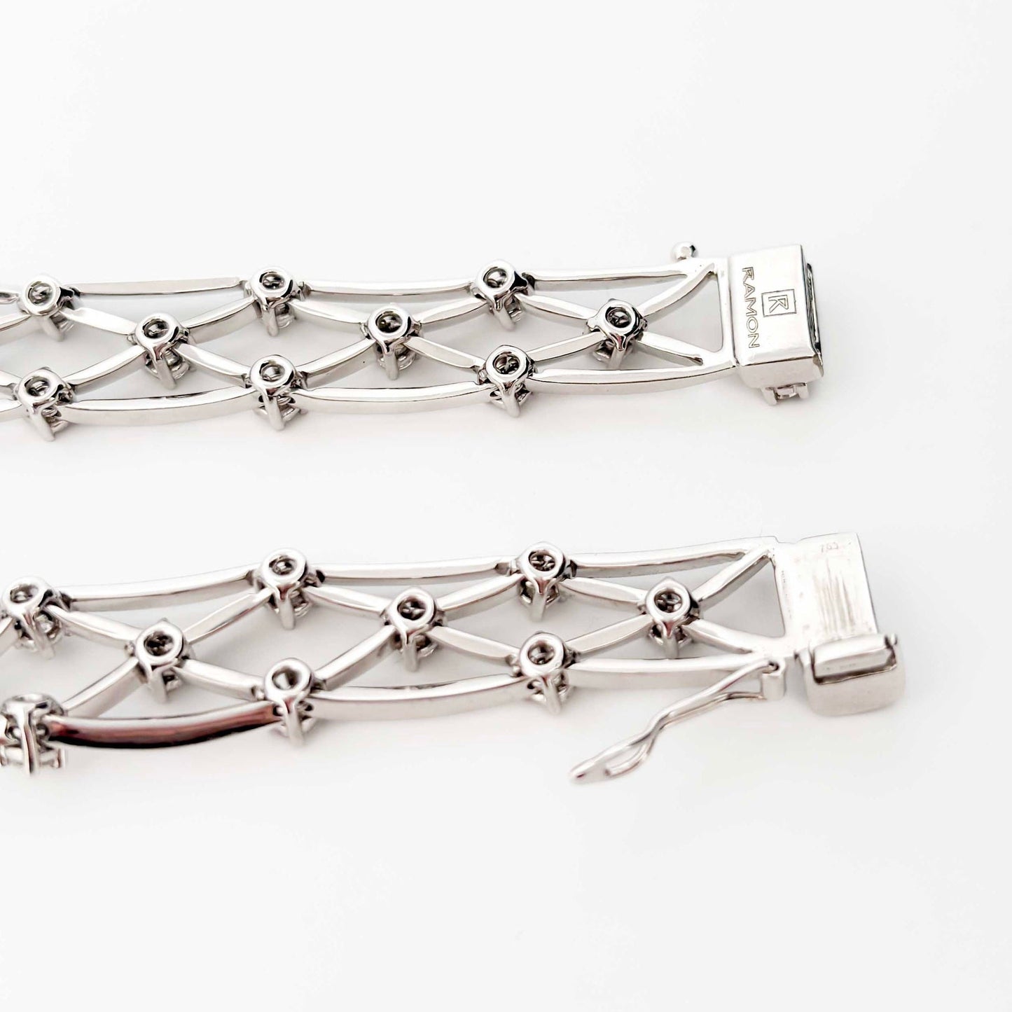 Comprar pulsera con formas geométricas realizada en oro blanco de 18kt con diamantes talla brillante. Joyas con diamantes baratas en Barcelona. Envío gratis.