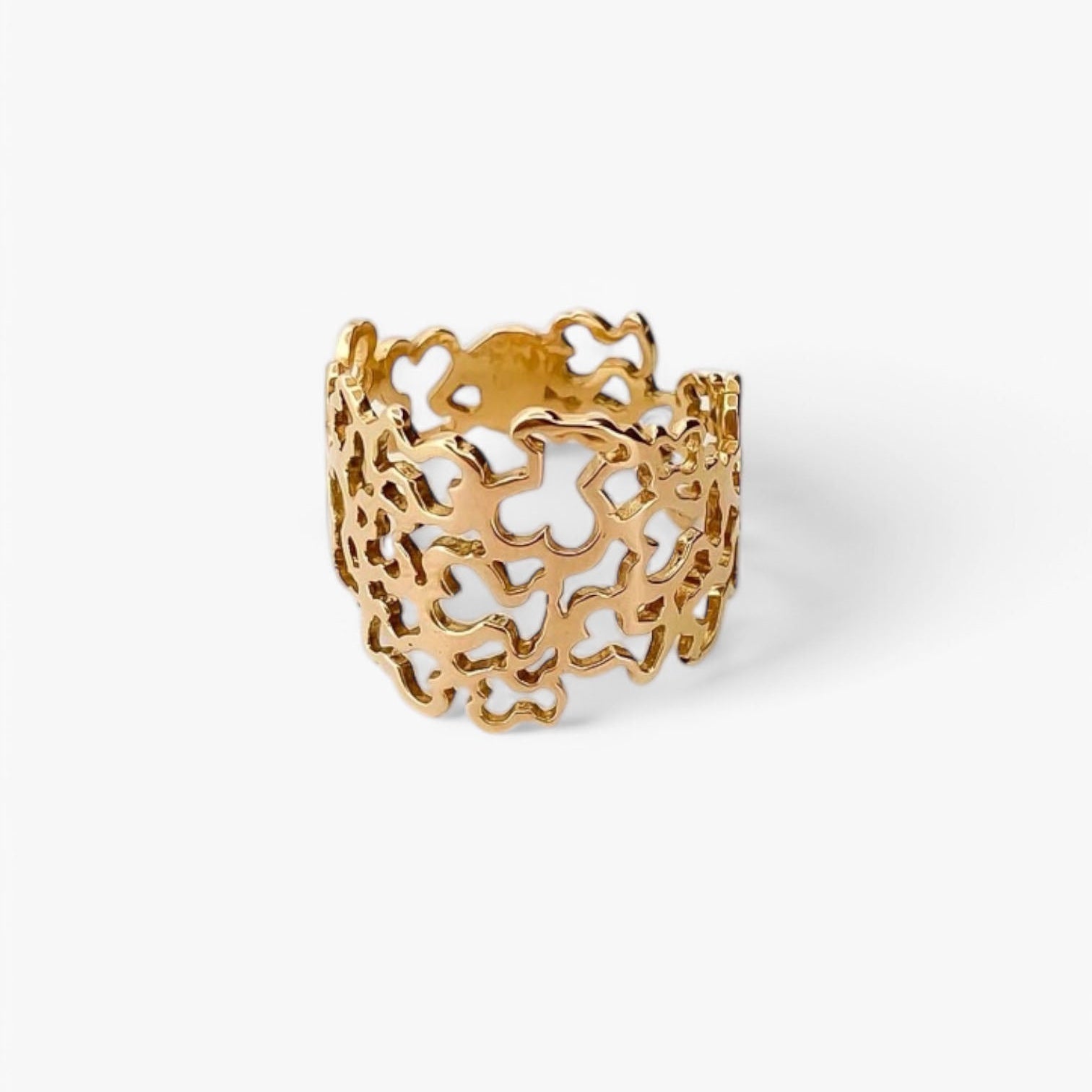 Anillo original de TOUS realizado en oro amarillo de 18kt modelo Milosos con el icónico relieve de los Ositos de Tous. Joyas de Tous de oro baratas en Bcn.