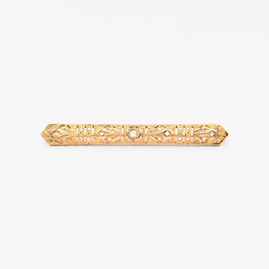 Broche vintage art decó tipo alfiler realizado en Oro amarillo de 18kt con pequeños&nbsp; diamantes talla antigua y un diamante central de 2,5mm.  Broches de oro vintage para novias.
