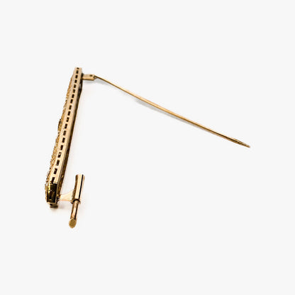 Broche vintage art decó tipo alfiler realizado en Oro amarillo de 18kt con pequeños&nbsp; diamantes talla antigua y un diamante central de 2,5mm.  Broches de oro vintage para novias.
