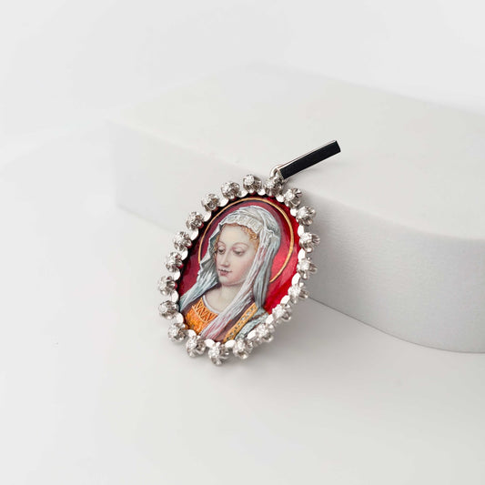 Colgante medalla realizado en oro blanco de 18kt con imagen de virgen con precioso esmalte al fuego i 20 diamantes alrededor del colgante. Joyas segunda mano.
