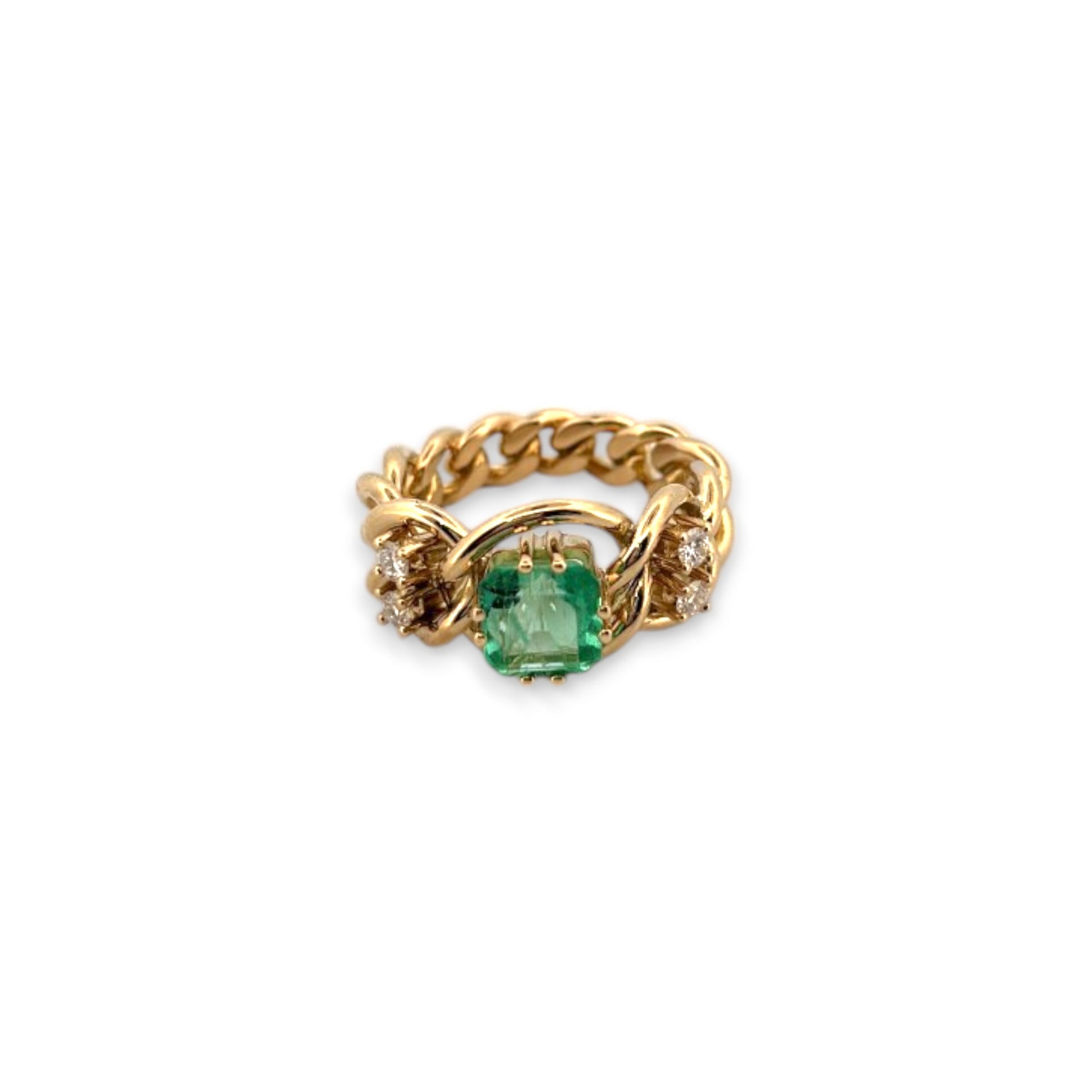 Comprar anillo Oro amarillo de 18kt con una esmeralda central talla princesa y dos diamantes talla brillante a cada lado. Joyas de segunda mano. Joyería Ian'Or.