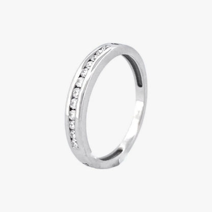 Comprar media alianza de la firma Tous realizada en oro blanco de 18kt con carril de 12 diamantes talla brillante. Anillos de compromiso Tous. Envío gratis.