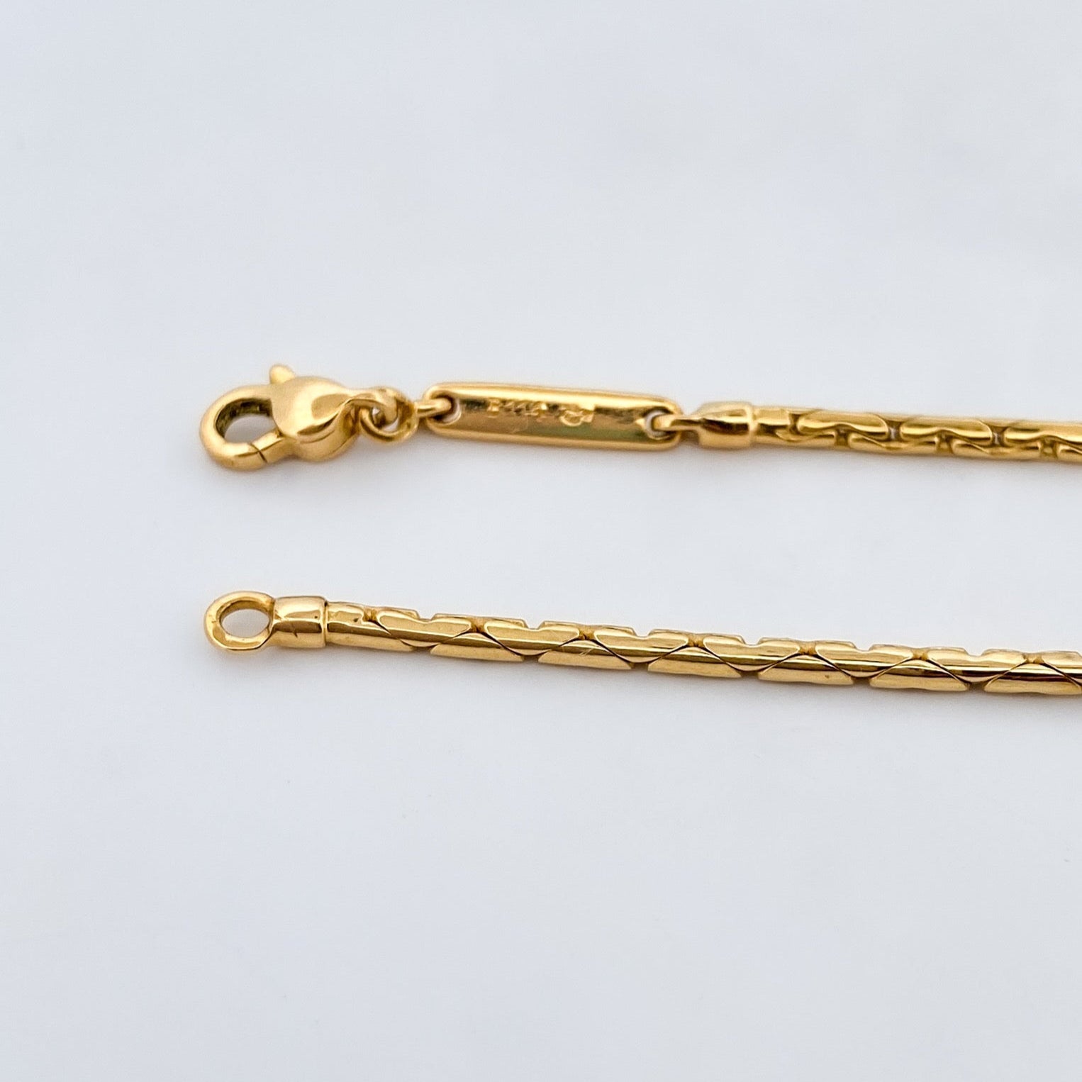 Comprar cadena tipo cordón semirrígido de oro amarillo de 18kt, de 43cm con cierre tipo mosquetón. Envío GRATIS. Cadenas de oro baratas.