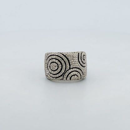 Comprar anillo ancho de oro blanco de 18kt con pavé de diamantes en la parte central.  Joyería de segunda mano en Barcelona. Envío gratis. Joyería Ian'Or.
