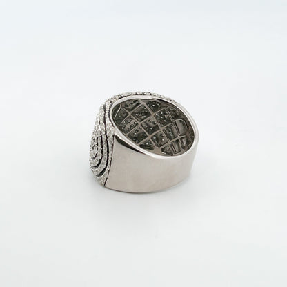 Comprar anillo ancho de oro blanco de 18kt con pavé de diamantes en la parte central.  Joyería de segunda mano en Barcelona. Envío gratis. Joyería Ian'Or.