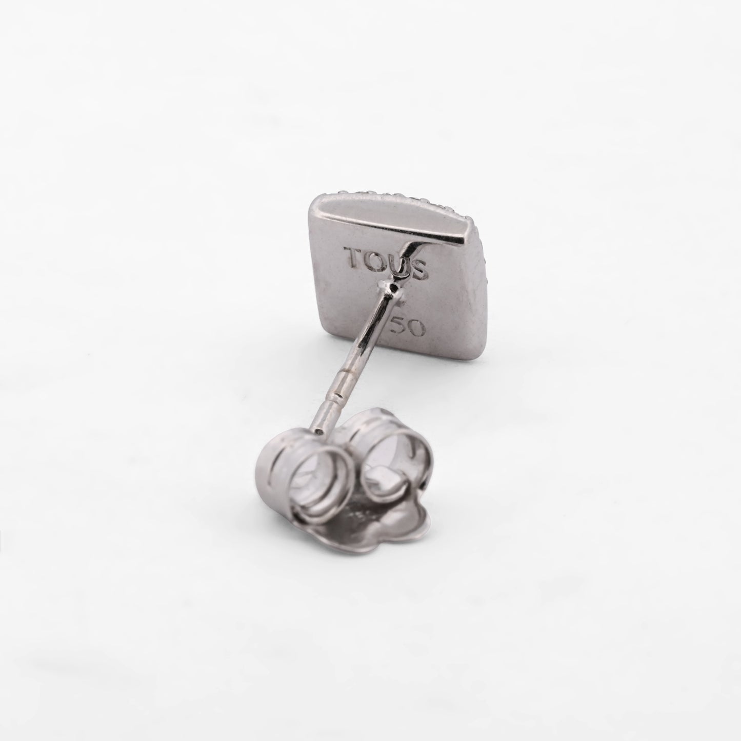 Comprar pendientes realizados en oro blanco de 18kt originales de la firma TOUS con ónix guardado y diamantes talla brillante alrededor. Joyas Tous restauradas.