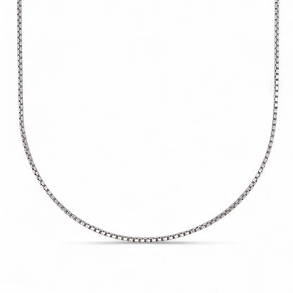 Comprar cadena tipo veneciana de oro blanco de 18kt. Esta cadena dispone de cierre tipo reasa. Venta de joyas de lujo restauradas al mejor precio. Envío GRATIS.