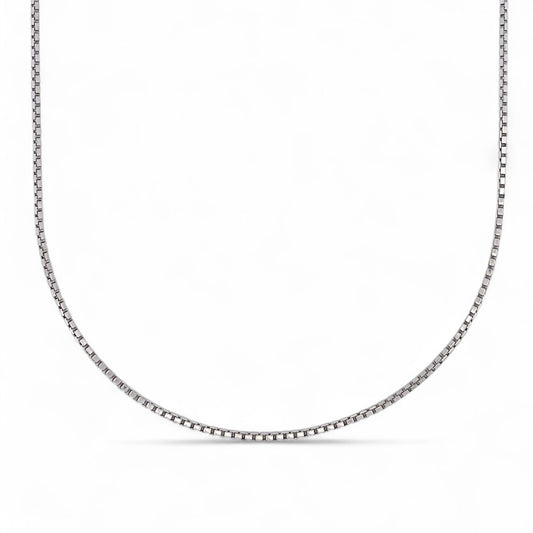 Comprar cadena tipo veneciana de oro blanco de 18kt. Esta cadena dispone de cierre tipo reasa. Venta de joyas de lujo restauradas al mejor precio. Envío GRATIS.