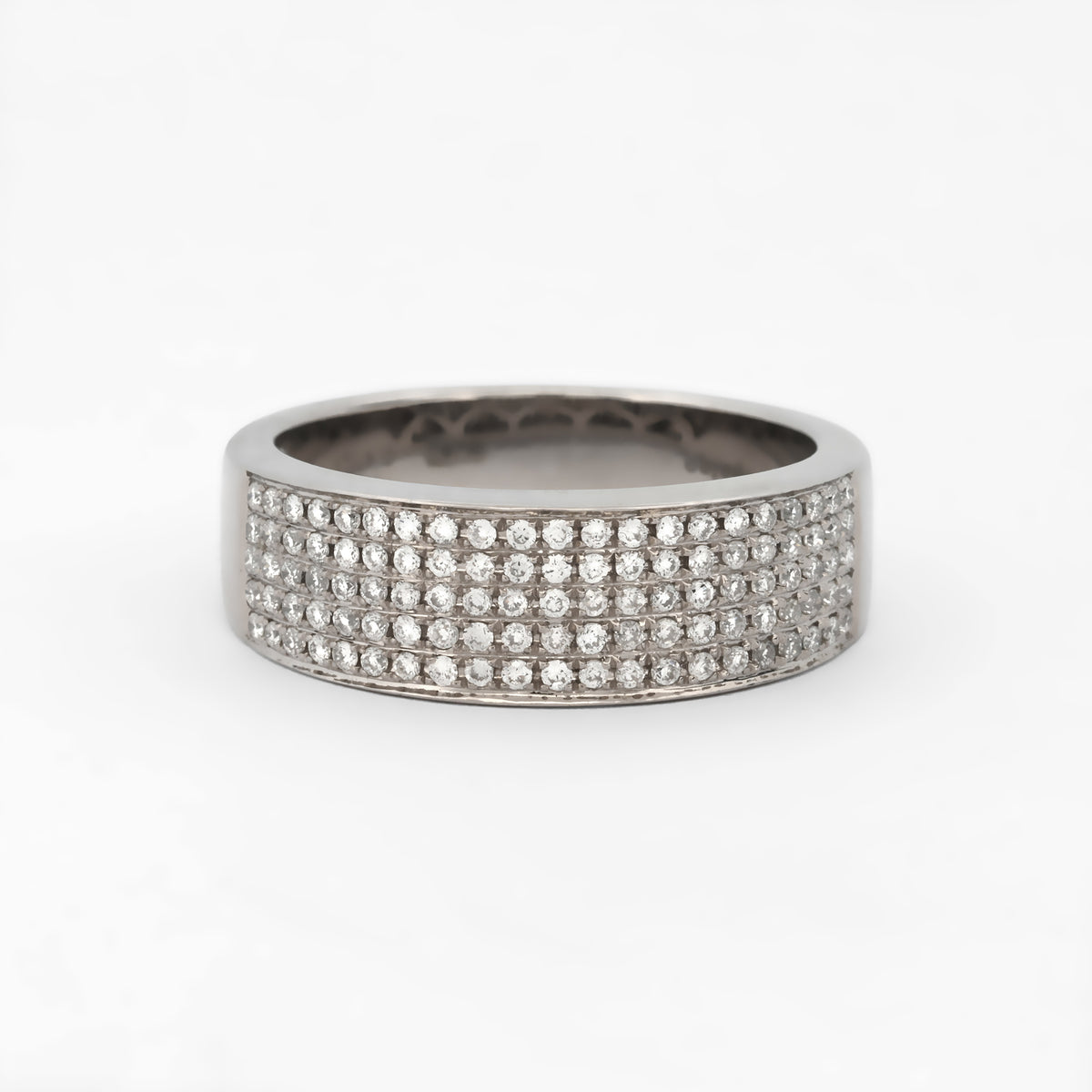 Comprar anillo realizado en oro blanco de 18kt con pavé de diamantes talla brillante. Joyas de segunda mano restauradas. Joyería Ian'Or. Envío gratis.