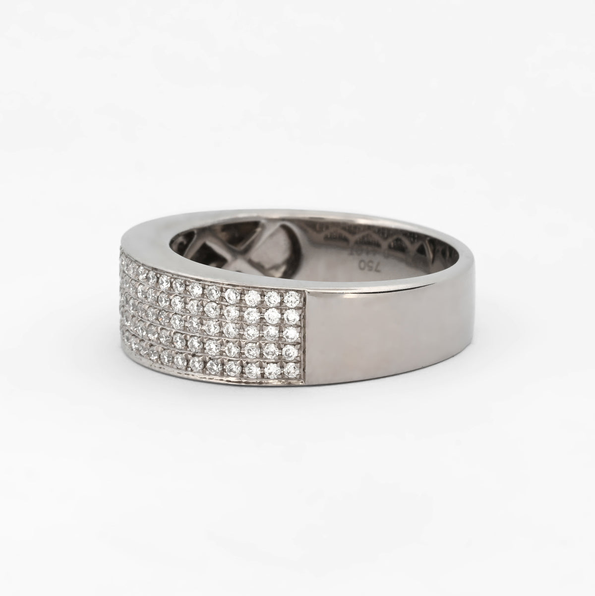 Comprar anillo realizado en oro blanco de 18kt con pavé de diamantes talla brillante. Joyas de segunda mano restauradas. Joyería Ian'Or. Envío gratis.
