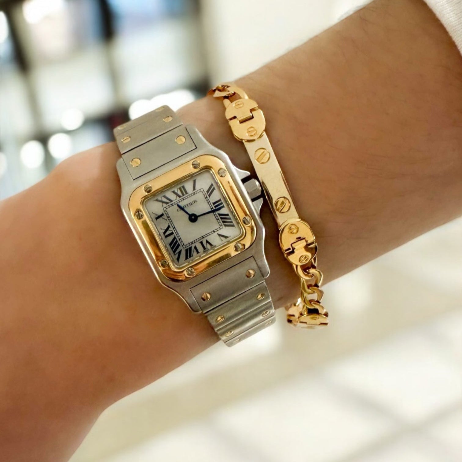 Reloj de quarzo vintage Cartier modelo Santos Galbée de mujer realizado en Acero y Oro de 18kt.
Relojes Cartier de segunda mano baratos en Barcelona. 