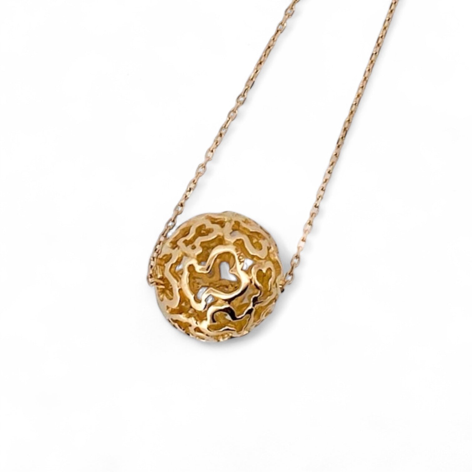 Comprar colgante en forma de bola hueca con la silueta de los icónicos ositos de la firma Tous en oro amarillo de 18kt. Venta de joyas Tous segunda mano.