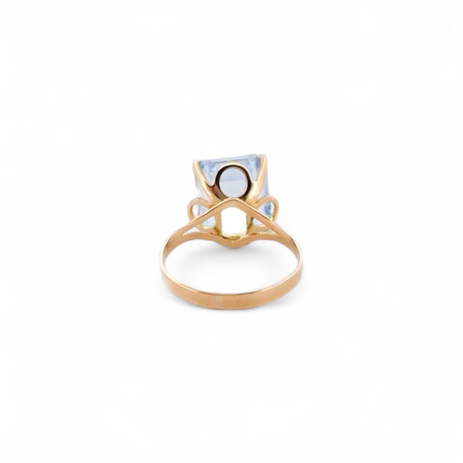 Comprar anillo de oro amarillo de 18kt con topacio talla baguette engastado en 4 grapas. Joyas restauradas. Joyas de segunda mano. Joyería Ian'Or.