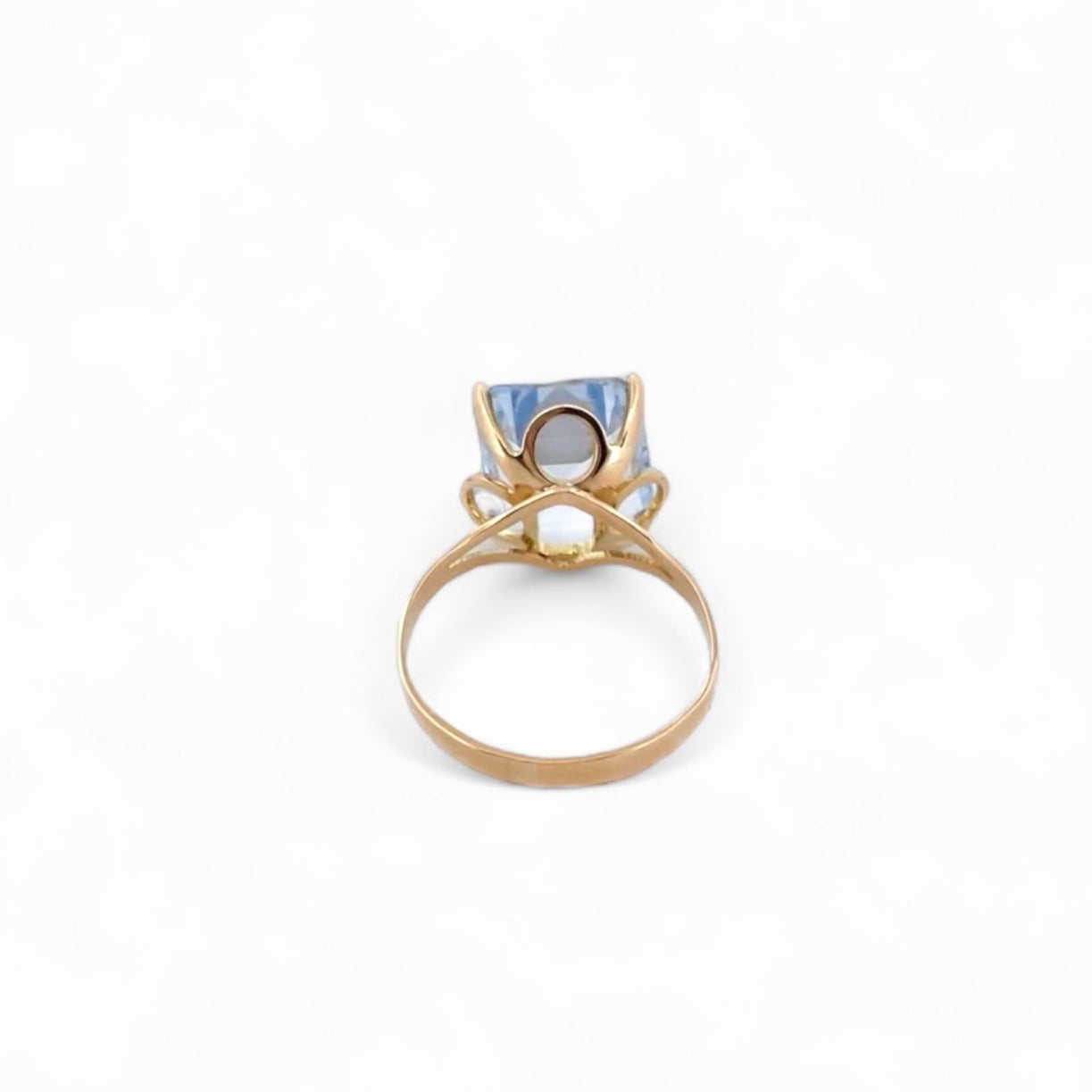 Comprar anillo de oro amarillo de 18kt con topacio talla baguette engastado en 4 grapas. Joyas restauradas. Joyas de segunda mano. Joyería Ian'Or.