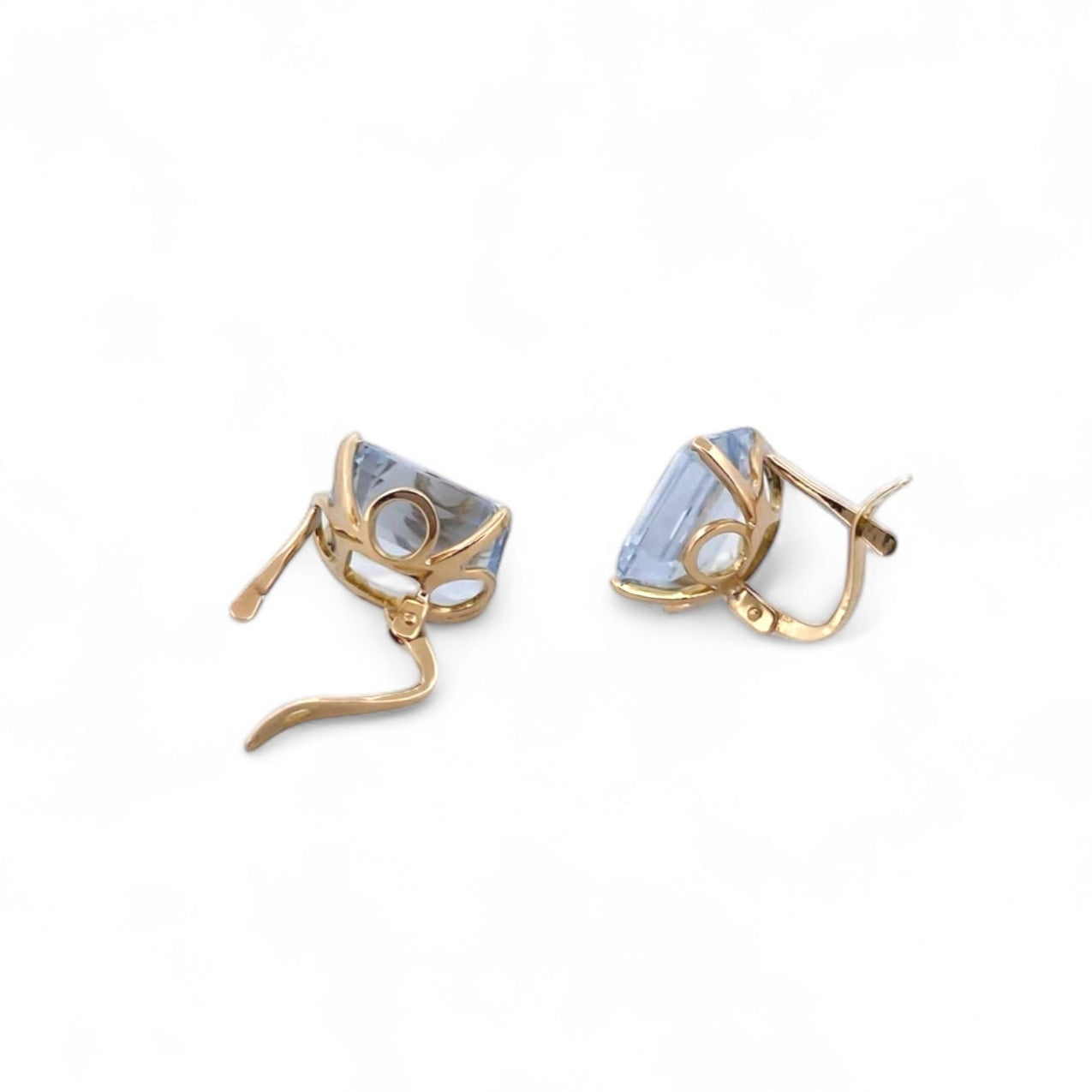 Comprar pendientes realizados en oro amarillo de 18kt con un topacio talla baguette en cada pendiente y cierre catalán. Joyas restauradas. Joyería Ian'Or.