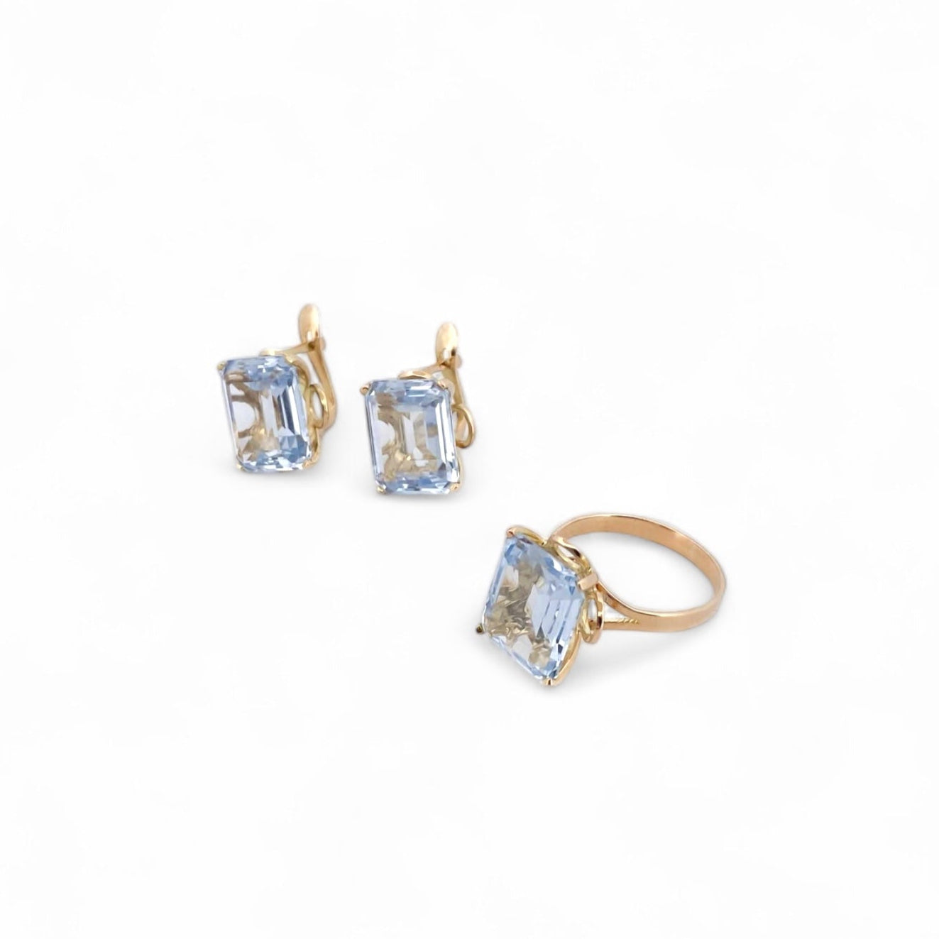 Comprar pendientes realizados en oro amarillo de 18kt con un topacio talla baguette en cada pendiente y cierre catalán. Joyas restauradas. Joyería Ian'Or.