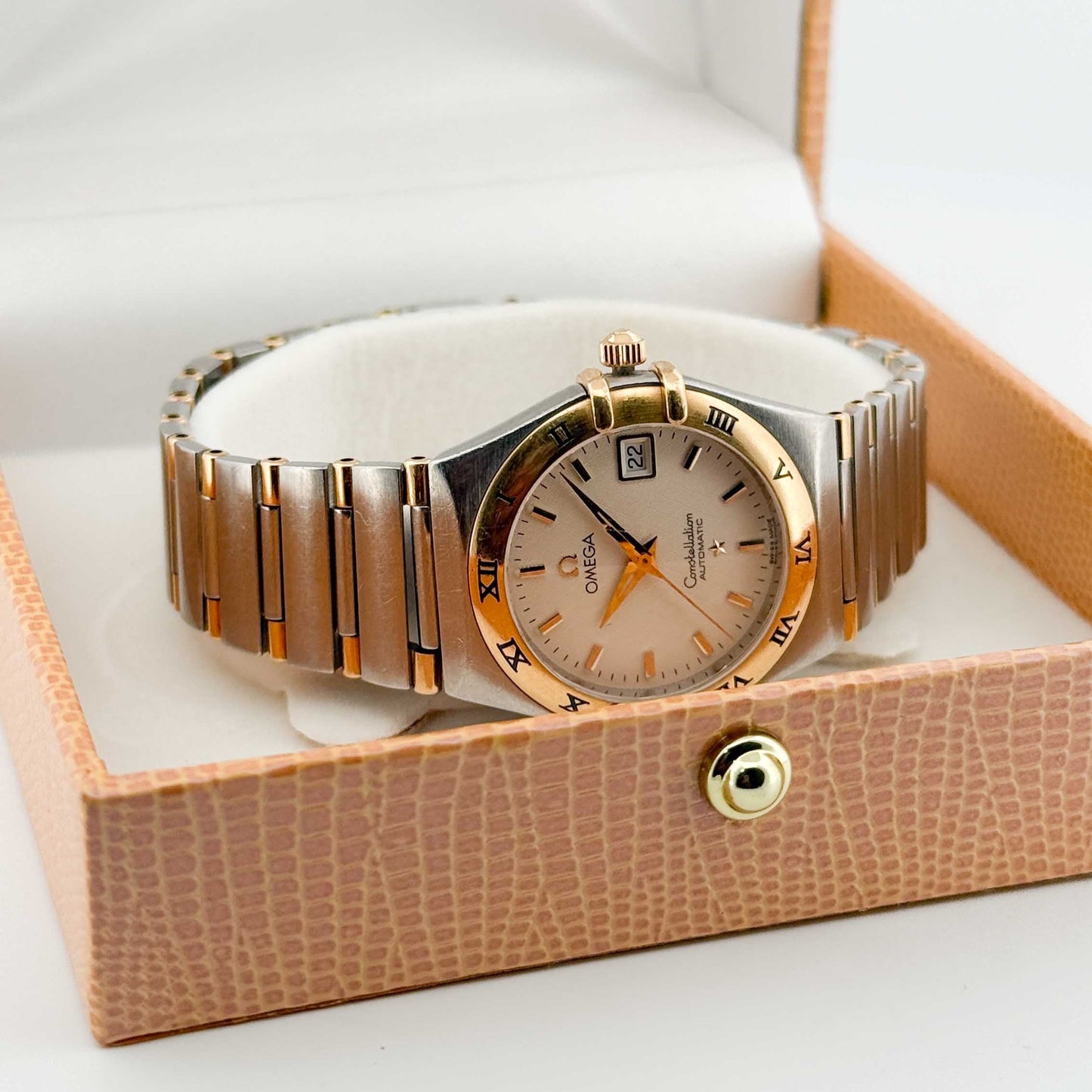 Clásico reloj vintage Omega Constellation automático de Mujer con esfera de 25mm. Realizado en acero y oro amarillo de 18kt.
Relojes Omega de segunda mano baratos en Barcelona. relojes de alta gama al mejor precio.