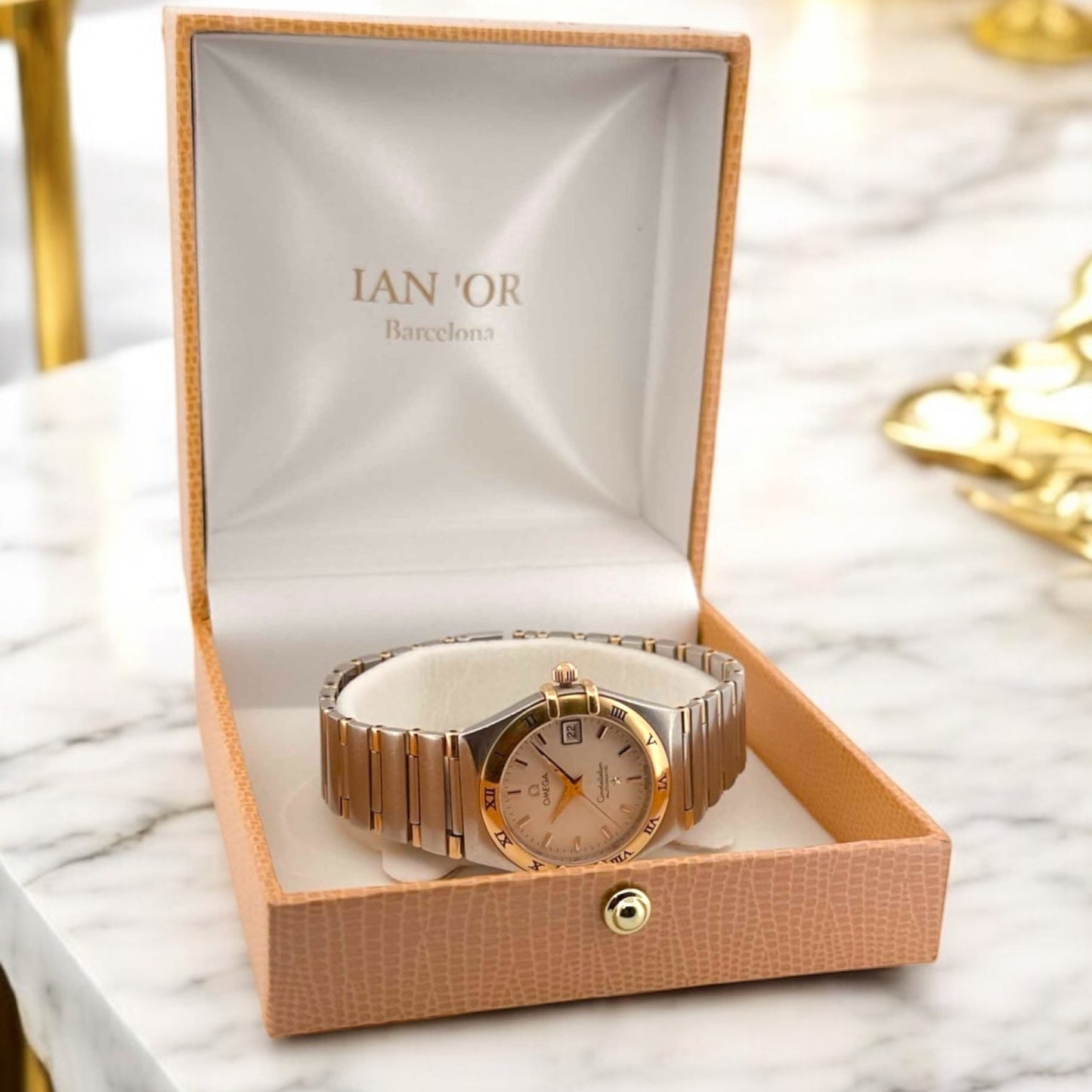 Clásico reloj vintage Omega Constellation automático de Mujer con esfera de 25mm. Realizado en acero y oro amarillo de 18kt.
Relojes Omega de segunda mano baratos en Barcelona. relojes de alta gama al mejor precio.
