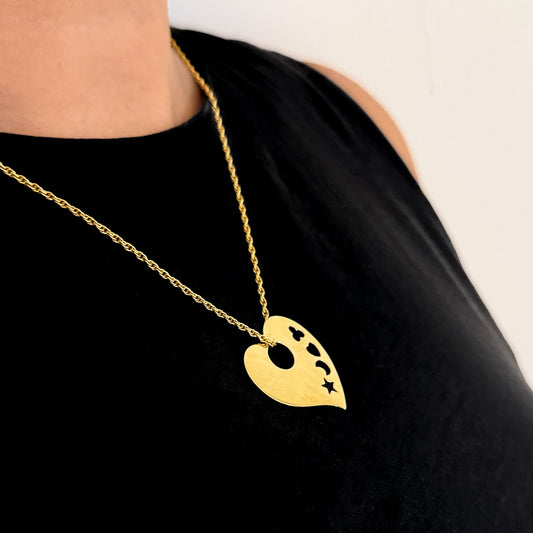 Comprar colgante en forma de corazón liso realizado en oro amarillo de 18kt. Con forma de estrella, luna, corazón y flor. Envío gratis. Joyería Ian'Or.