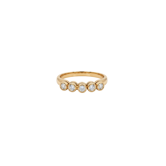 Comprar sortija de oro amarillo de 18kt con carril de 5 diamantes talla brillantes de 0,04ct cada uno y 0,20ct en total. Joyería Ian'Or. Envío gratuito.
