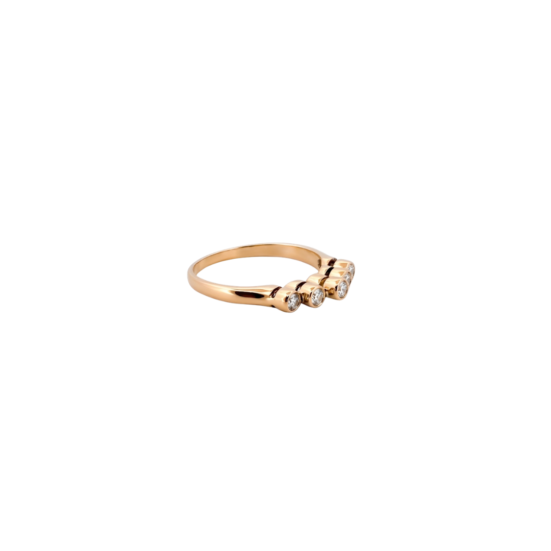 Comprar sortija de oro amarillo de 18kt con carril de 5 diamantes talla brillantes de 0,04ct cada uno y 0,20ct en total. Joyería Ian'Or. Envío gratuito.