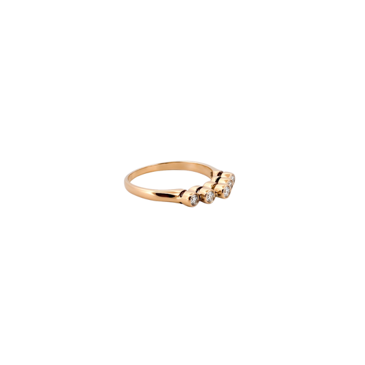 Comprar sortija de oro amarillo de 18kt con carril de 5 diamantes talla brillantes de 0,04ct cada uno y 0,20ct en total. Joyería Ian'Or. Envío gratuito.