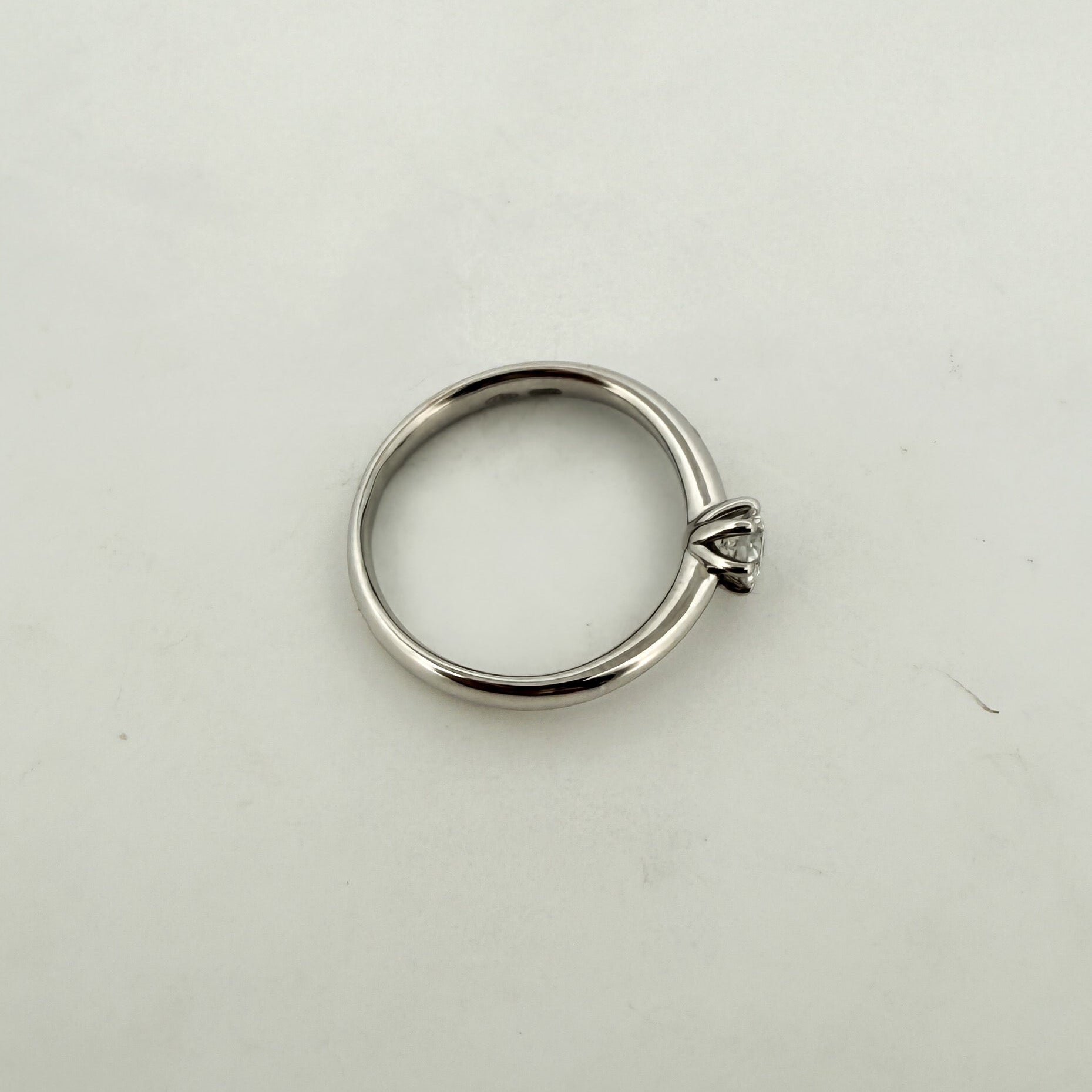Comprar solitario de la firma RABAT en oro blanco de 18kt de la colección RABAT Rose. Joyas acondicionadas. Joyas Rabat. Joyería Ian'Or. Envío GRATIS.