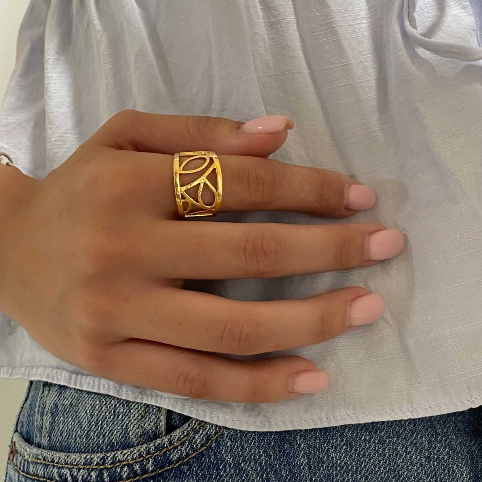 Comprar anillo calado original de TOUS realizado en oro amarillo de 18kt. Joyas de Tous de oro baratas en Barcelona. Joyería Ian'Or. Envío GRATIS.
