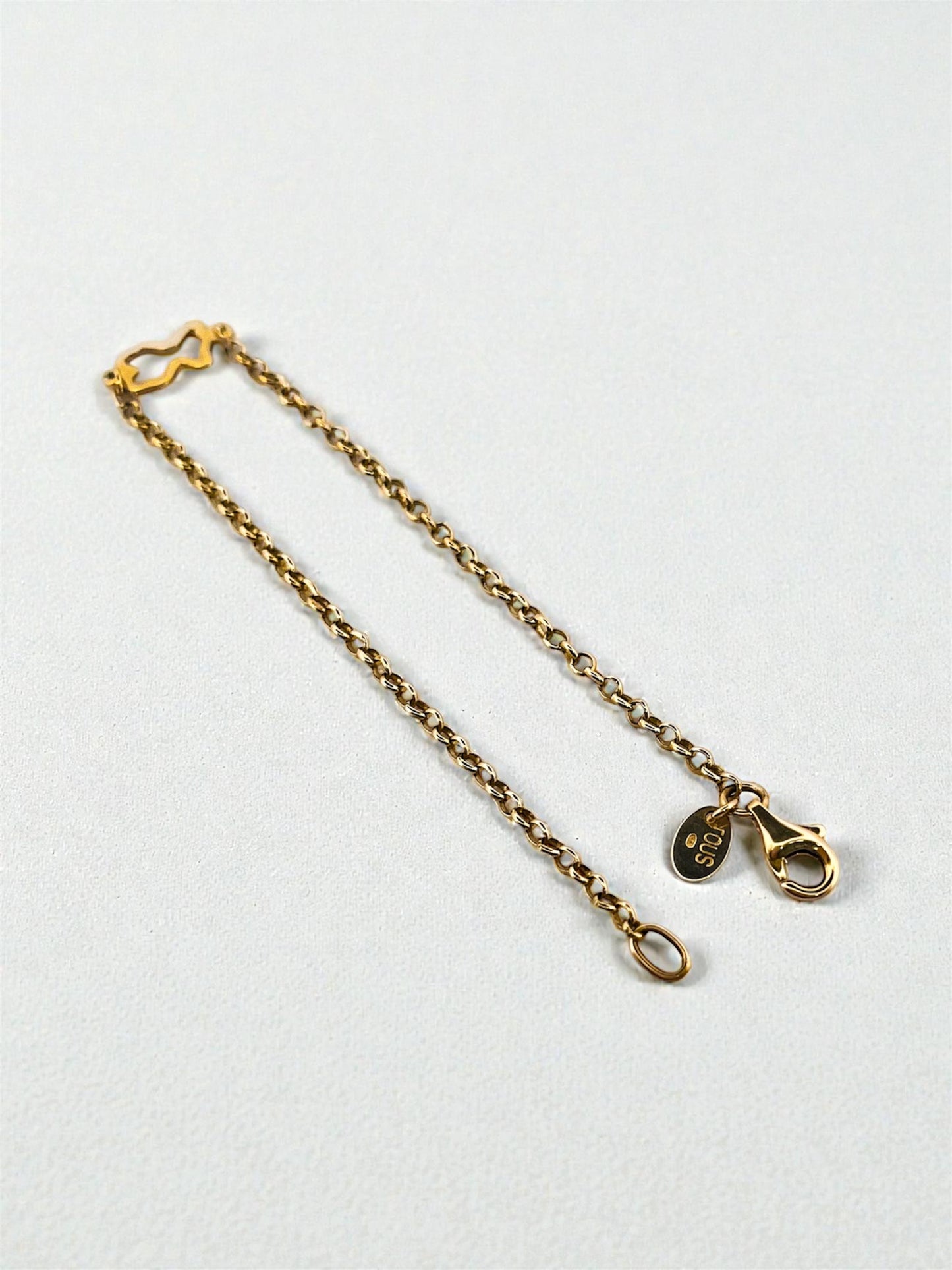 Comprar pulsera original bebe de TOUS realizado en oro amarillo de 18kt y oso icónico de la marca. Joyas de TOUS originales de oro al mejor precio.