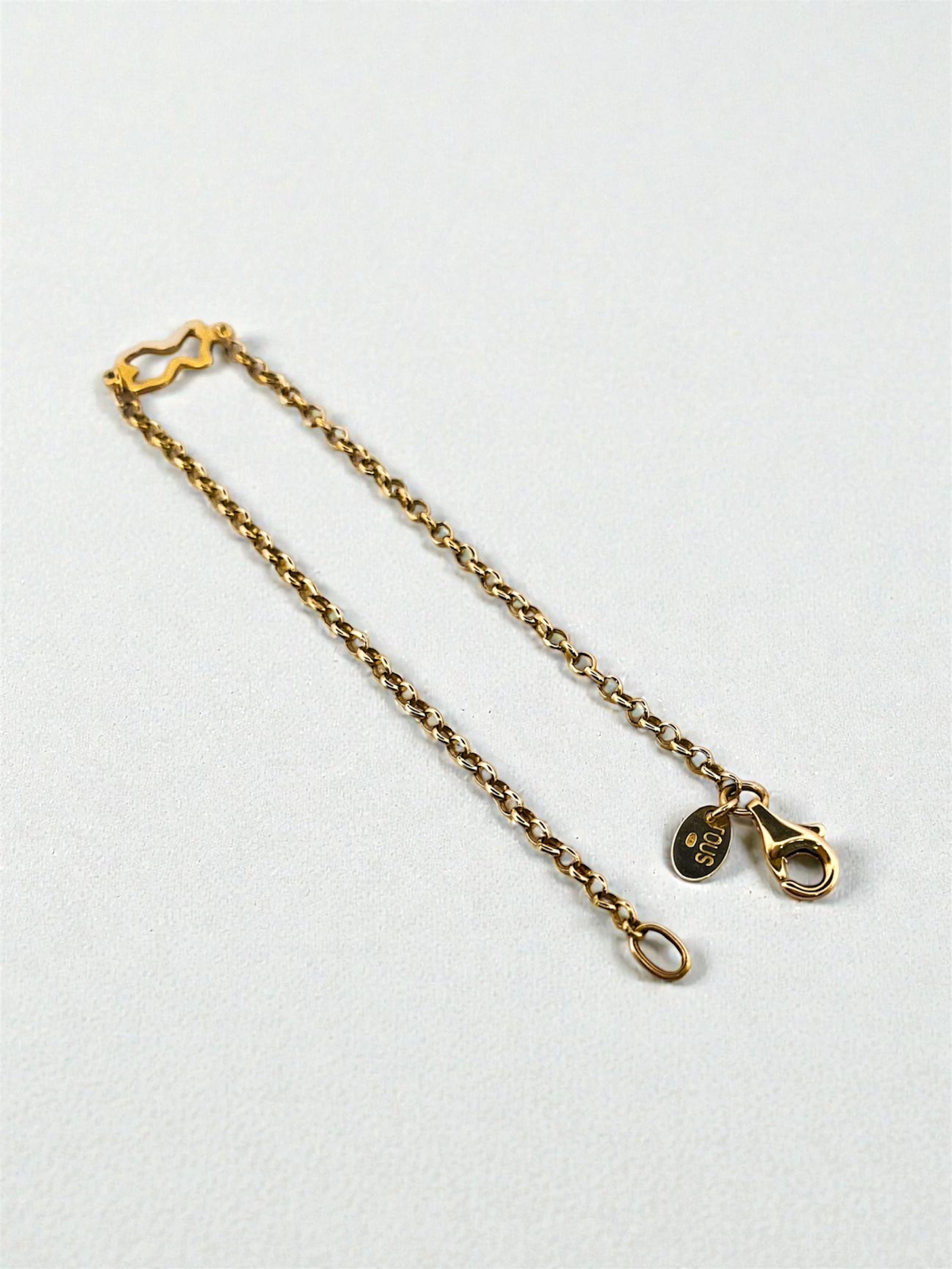 Comprar pulsera original bebe de TOUS realizado en oro amarillo de 18kt y oso icónico de la marca. Joyas de TOUS originales de oro al mejor precio.